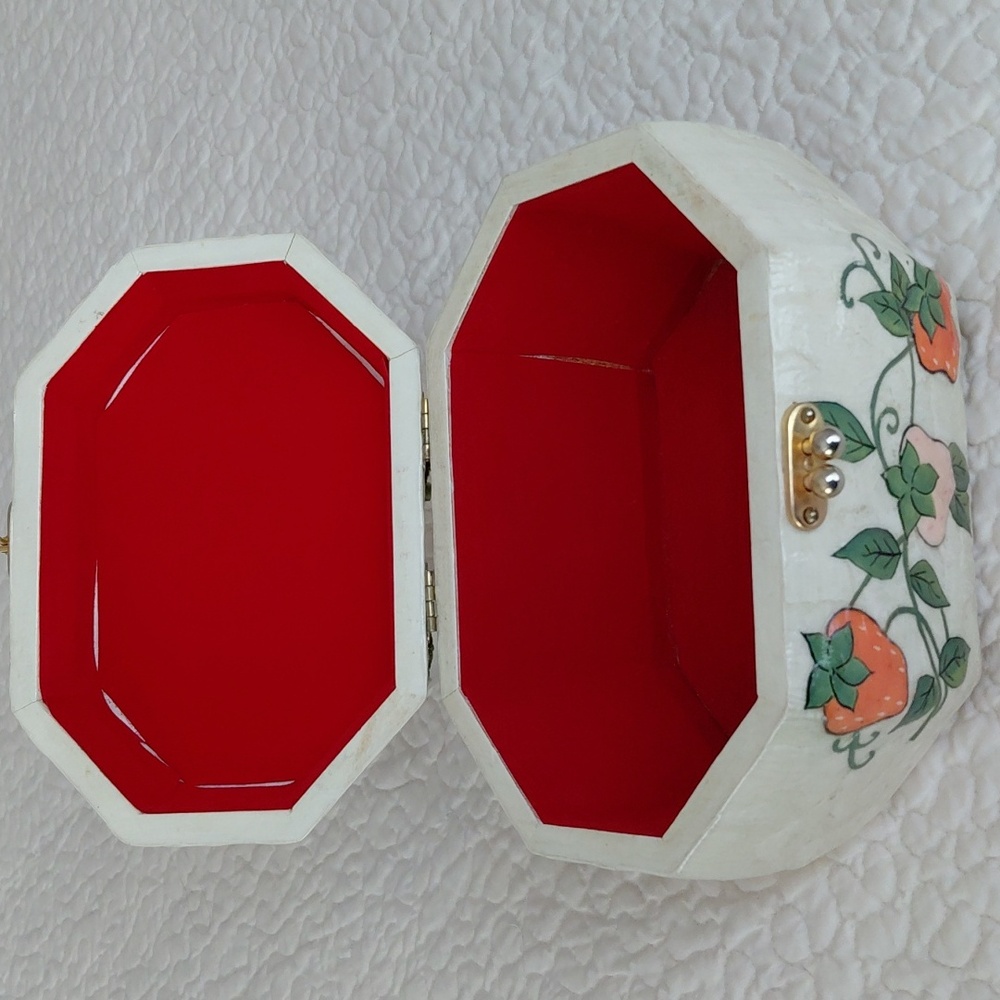 Vintage Handcrafted Strawberry Decoupage Decorative Purse with Velvet Fruit - Picture 6 of 7